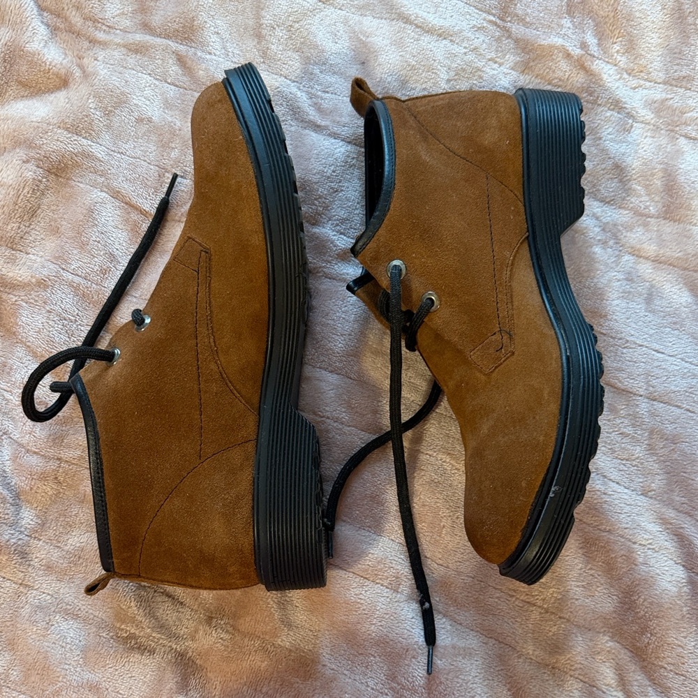 Women’s Tan Suede Casual Lace-Up Shoes European Size 38, U.S 7-7.5